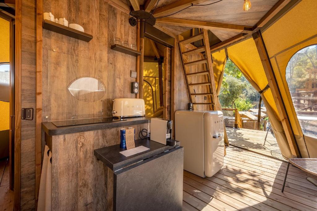 HOLASPAIN Glamping Camping Talaia Plaza Costa Brava