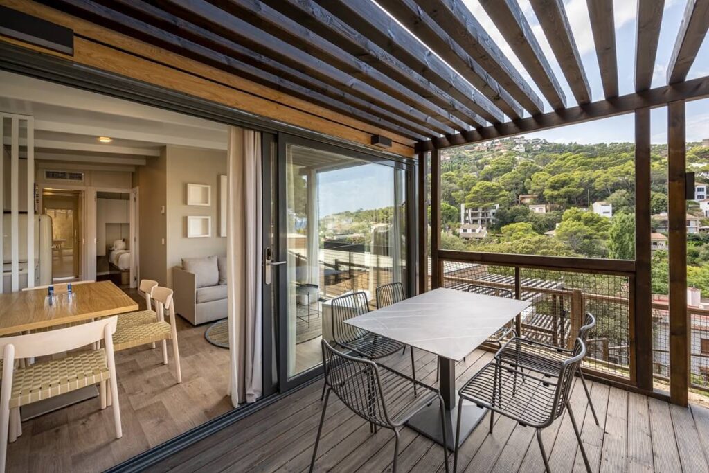 HOLASPAIN Glamping Camping Talaia Plaza Ecoresort Begur Costa Brava Bungalow Lodge