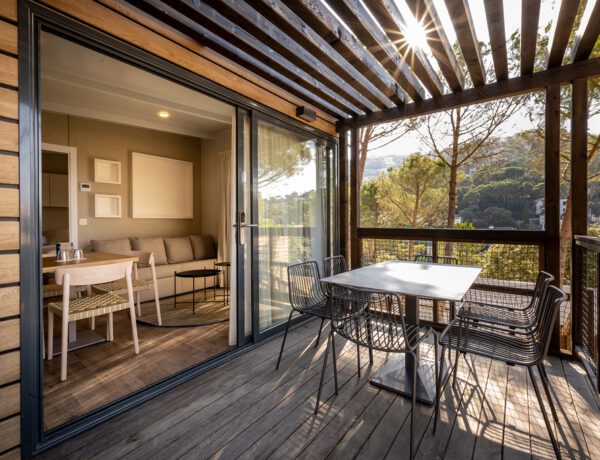 HOLASPAIN Glamping Camping Talaia Plaza Ecoresort Begur Costa Brava Bungalow Lodge