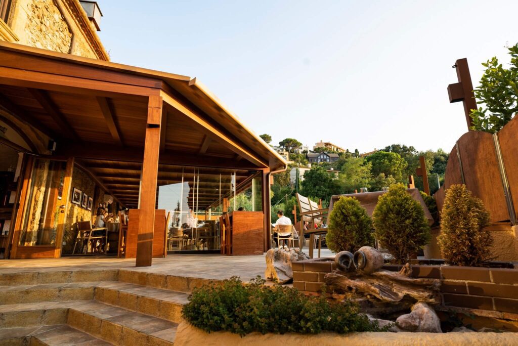 BEGUR Restaurant tips HOLASPAIN Taverna Son Molas