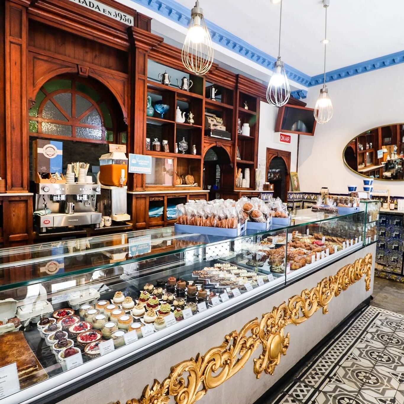 BLOG Sevilla hotspots Manu Jara dulceria HOLASPAIN travel inpsiration