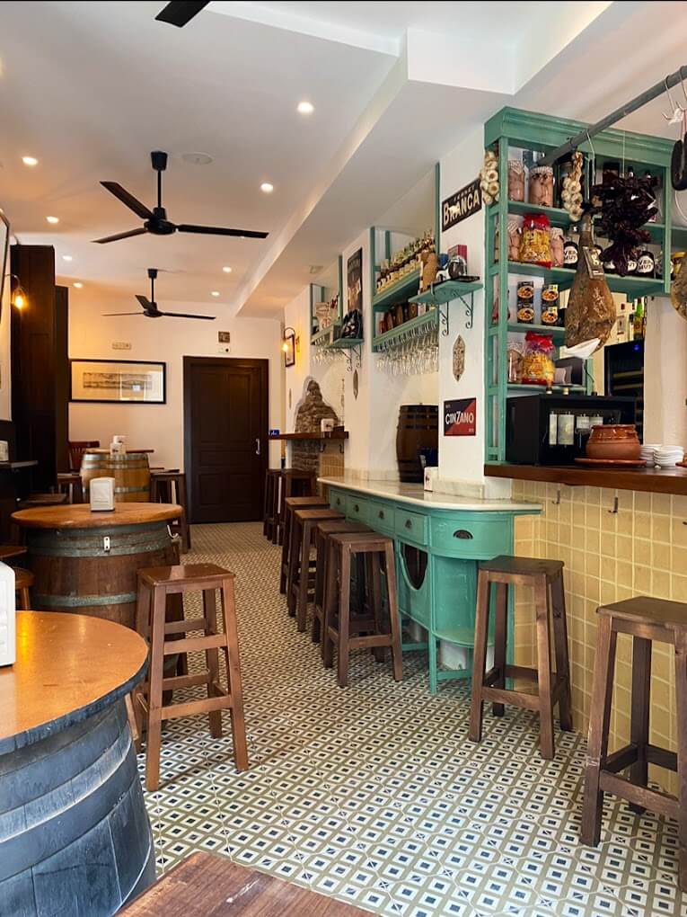 La Esquinita del Chupa y Tira Malaga Restaurant Stedentrip HOLASPAIN