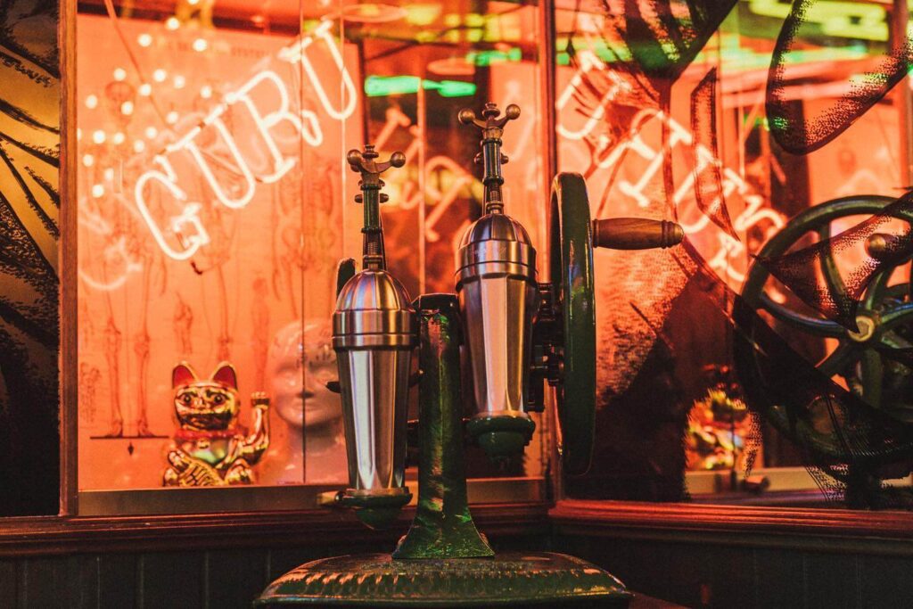 HOLASPAIN Madrid Cocktailbar Salmon Guru