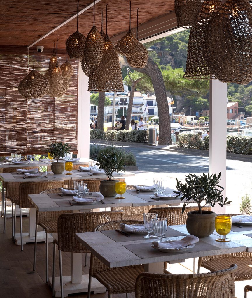 Costa Brava beaches stranden baai Holaspain Grupo Nomo FAR restaurante LLafranc