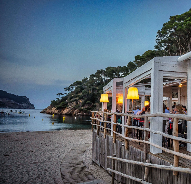 Costa Brava stranden baaitje Toc al Mar restaurant Aiguablava