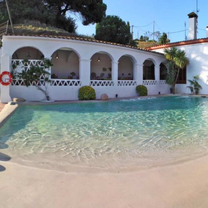 Camping Globo Rojo Costa Brava Dorada Barcelona Glamping HOLASPAIN Spanje