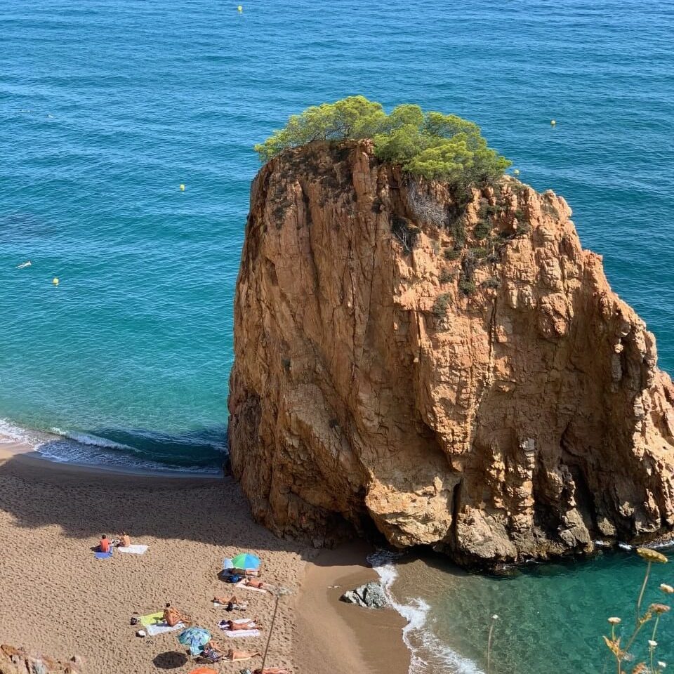 Costa Brava beaches stranden baai Holaspain chiringuito Red Rock Ilja Roja