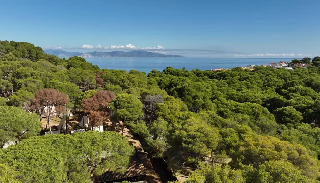 Glamping wecamp Cala Montgo L'escala Emporda Costa Brava camping HOLASPAIN