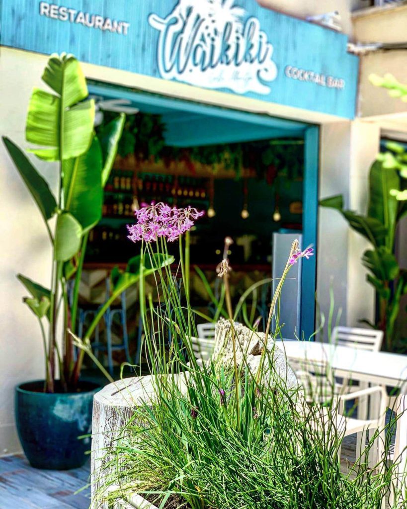 Waikiki cocktails bar hotspots restaurants L'Escala Costa Brava HOLASPAIN Cala Montgo