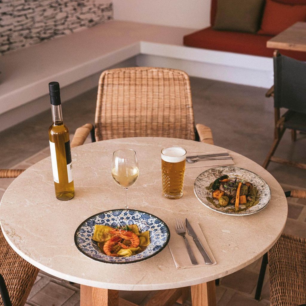 Wecamp Cadaques El Trascocat Restaurant camping glamping Costa Brava Spanje 