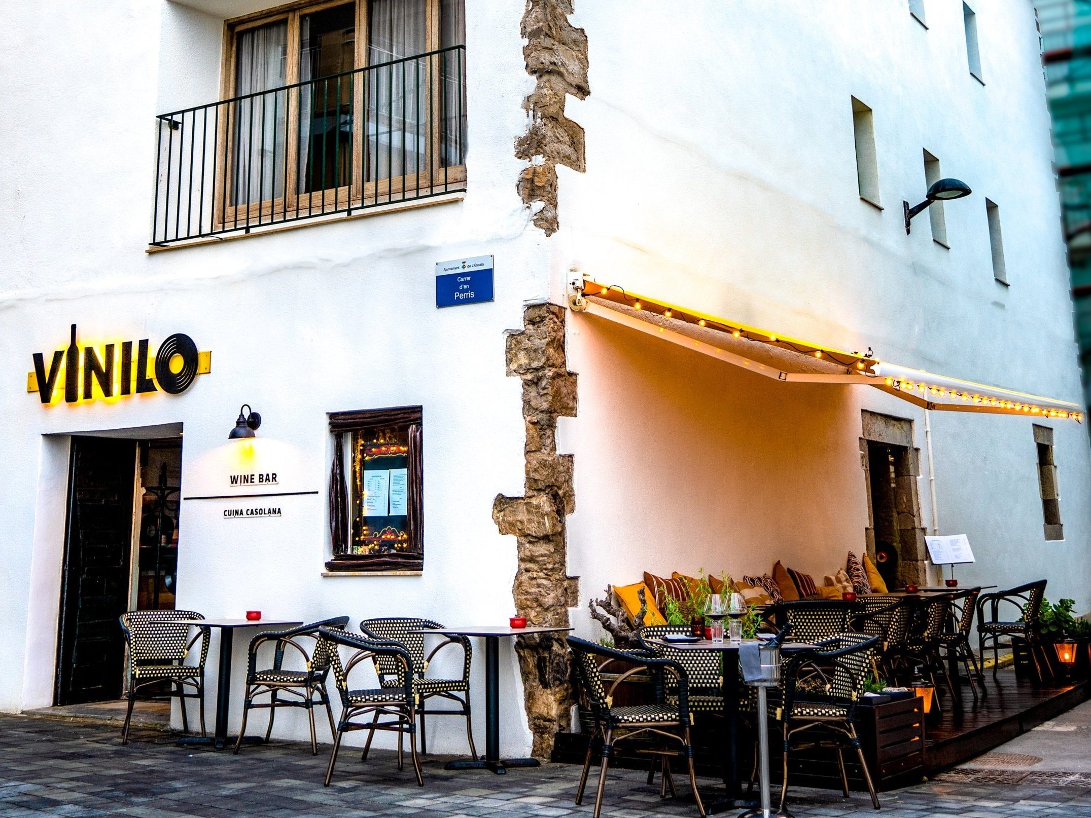 Vinolo Winebar hotspots restaurants L'Escala Costa Brava HOLASPAIN Emporda
