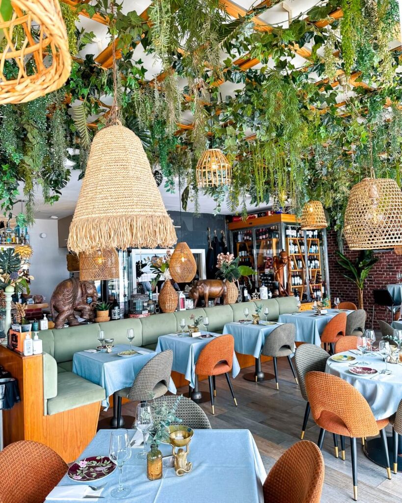 La Bulla Gastrobar restaurant HOLASPAIN Estepona Costa del Sol