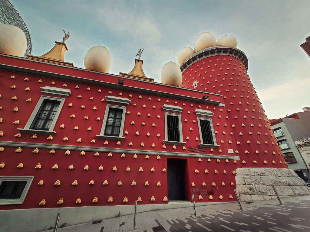 Figueres Dali Museum Costa Brava Catalonie HOLASPAIN 