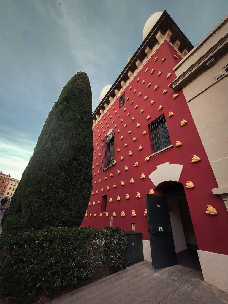 Figueres Dali Museum Costa Brava Catalonie HOLASPAIN 