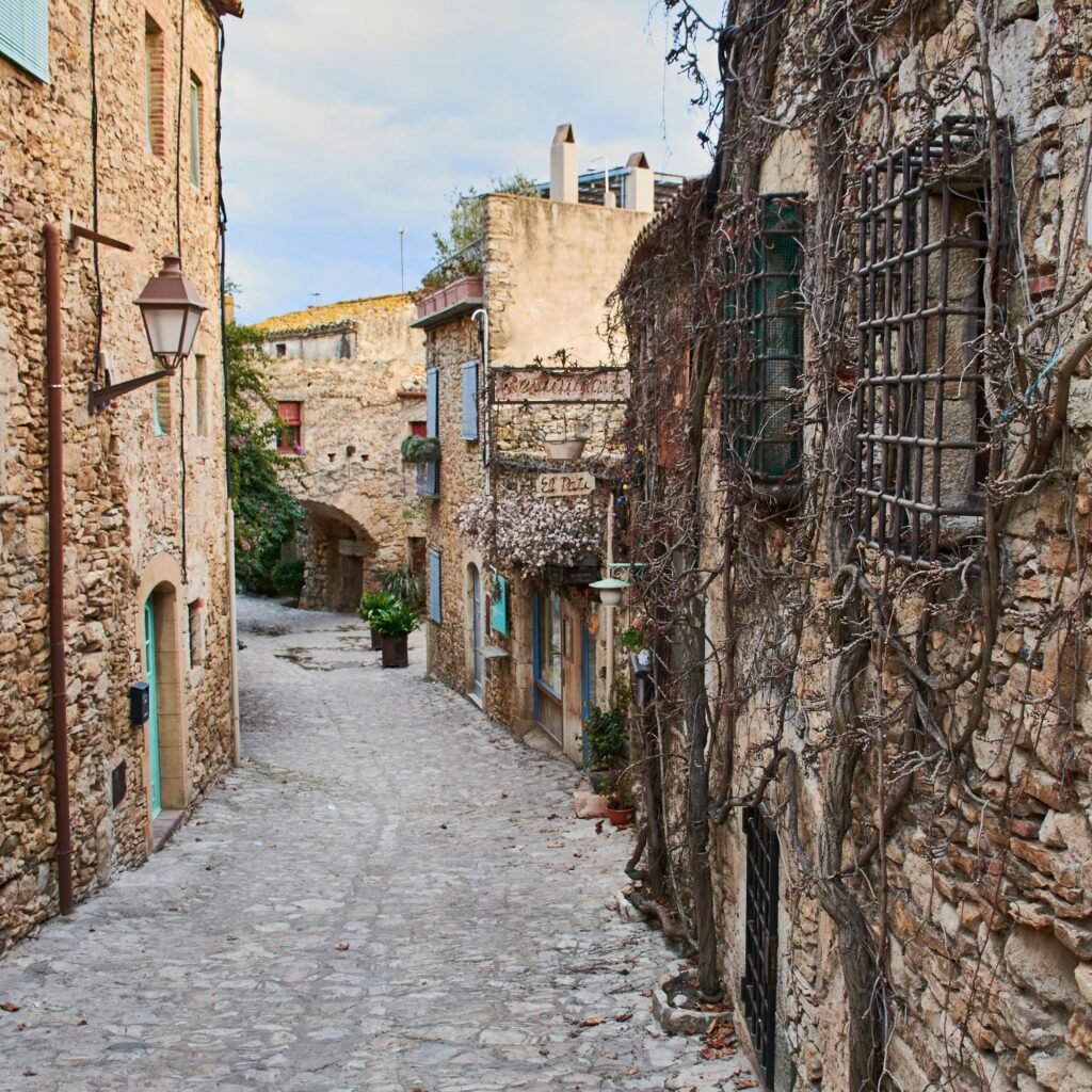 Peratallada Costa Brava HOLASPAIN